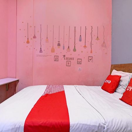 Oyo Life 92877 Hotel Rainbow 7296 Семаранг Екстериор снимка