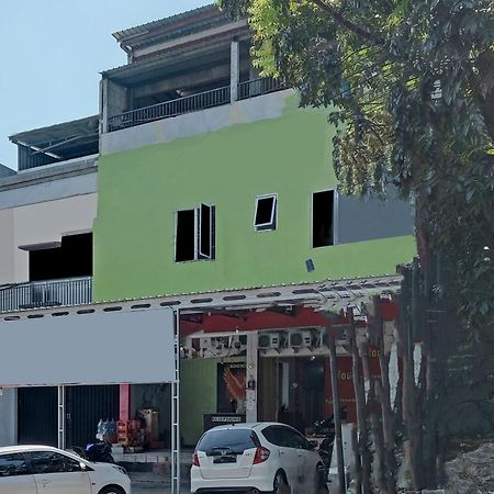 Oyo Life 92877 Hotel Rainbow 7296 Семаранг Екстериор снимка