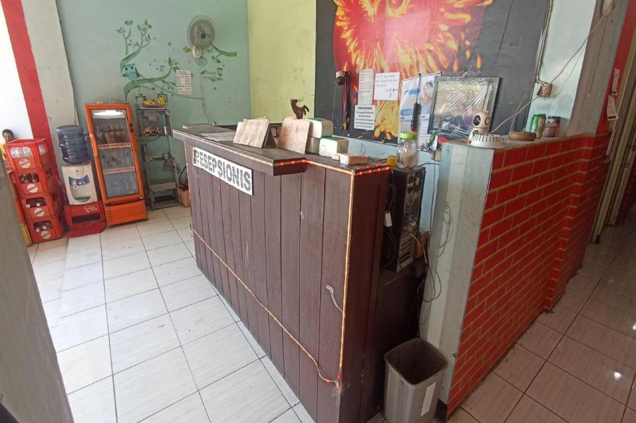 Oyo Life 92877 Hotel Rainbow 7296 Семаранг Екстериор снимка