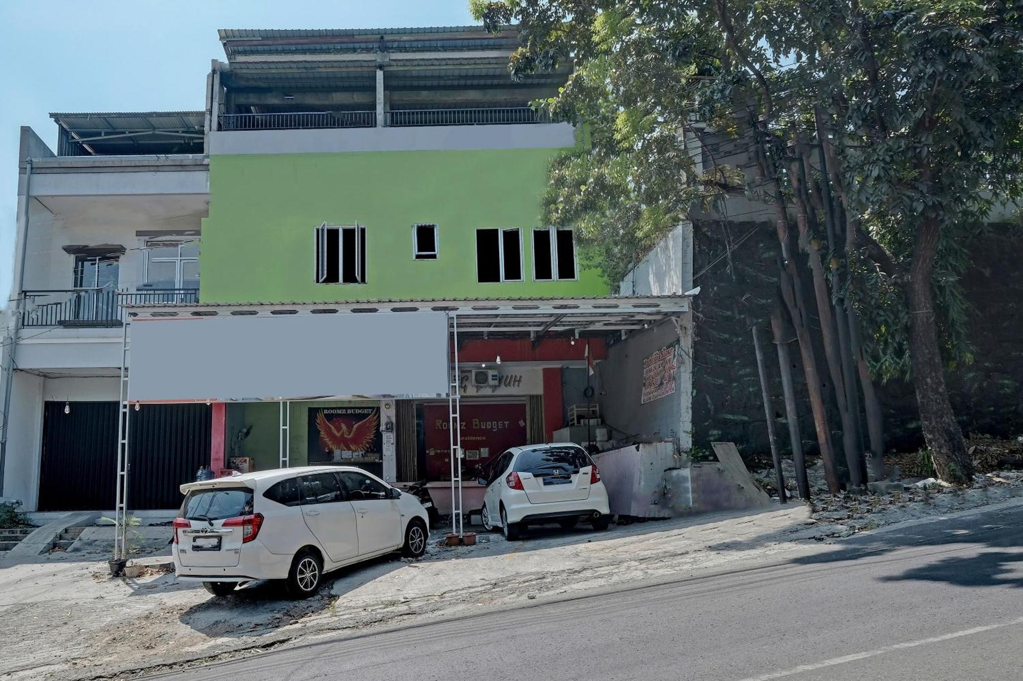 Oyo Life 92877 Hotel Rainbow 7296 Семаранг Екстериор снимка