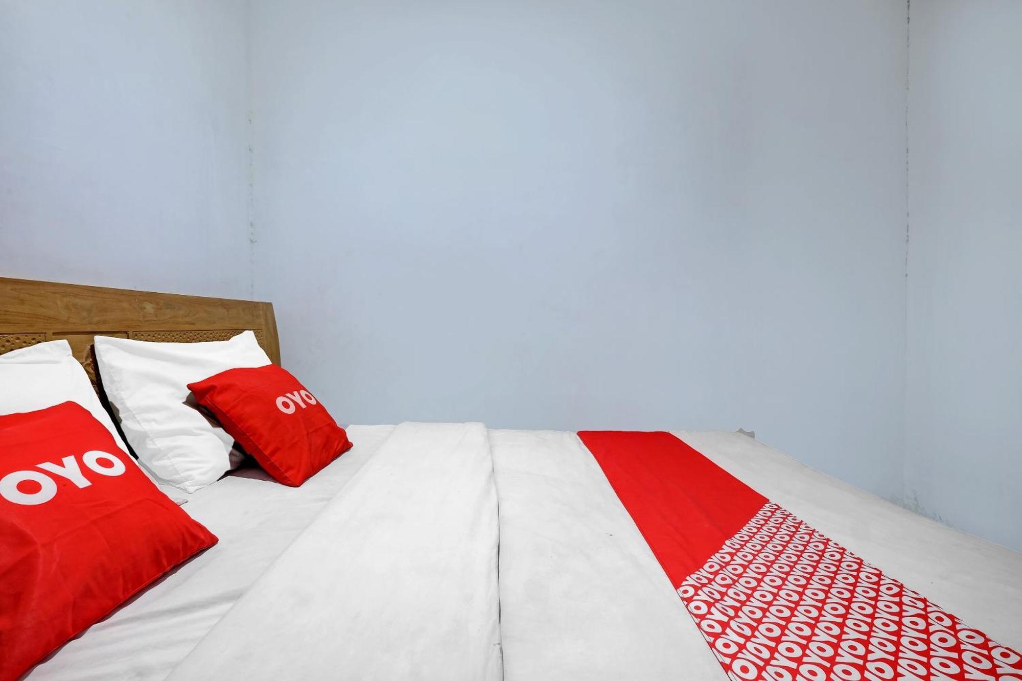 Oyo Life 92877 Hotel Rainbow 7296 Семаранг Екстериор снимка