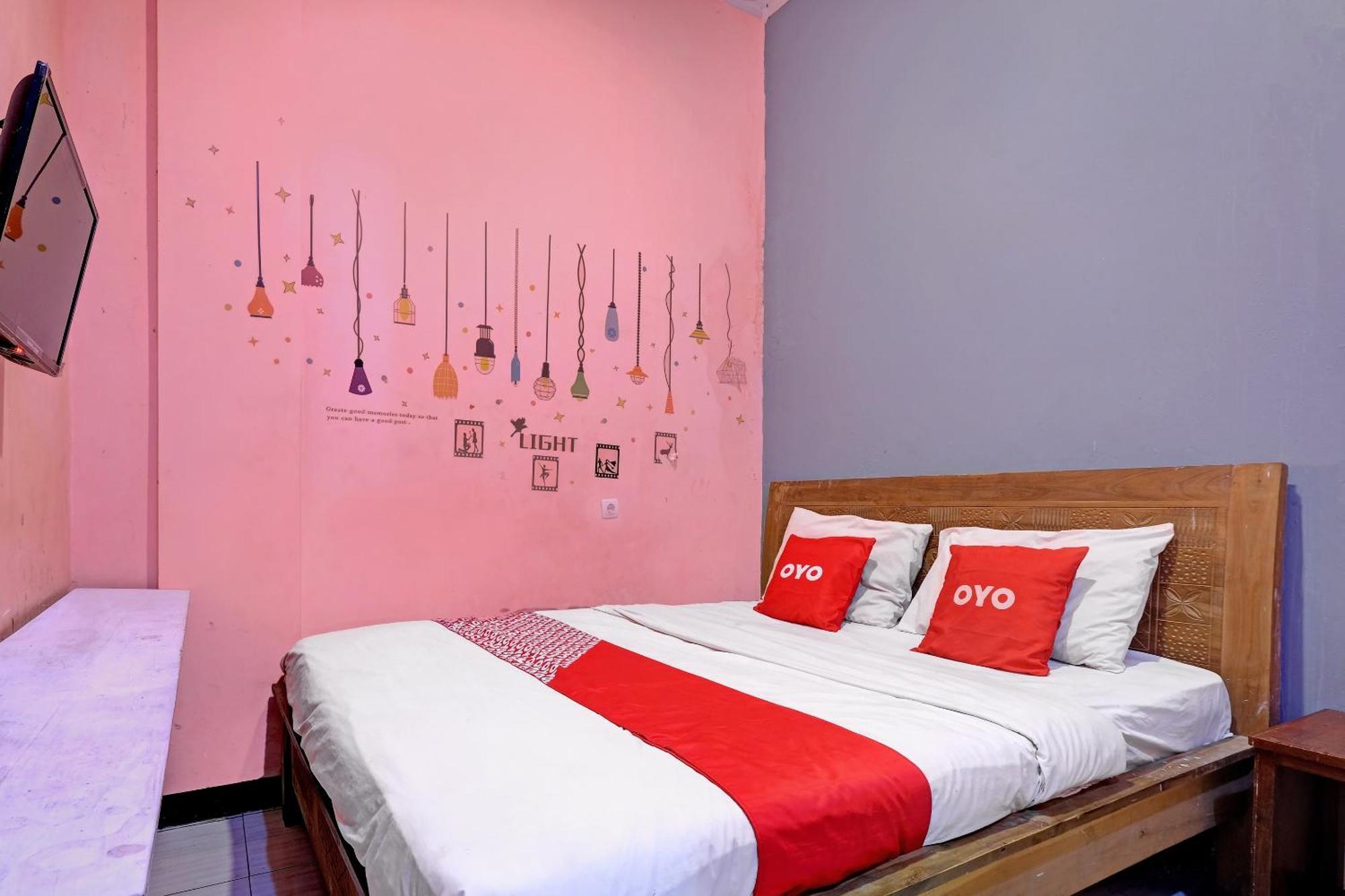 Oyo Life 92877 Hotel Rainbow 7296 Семаранг Екстериор снимка