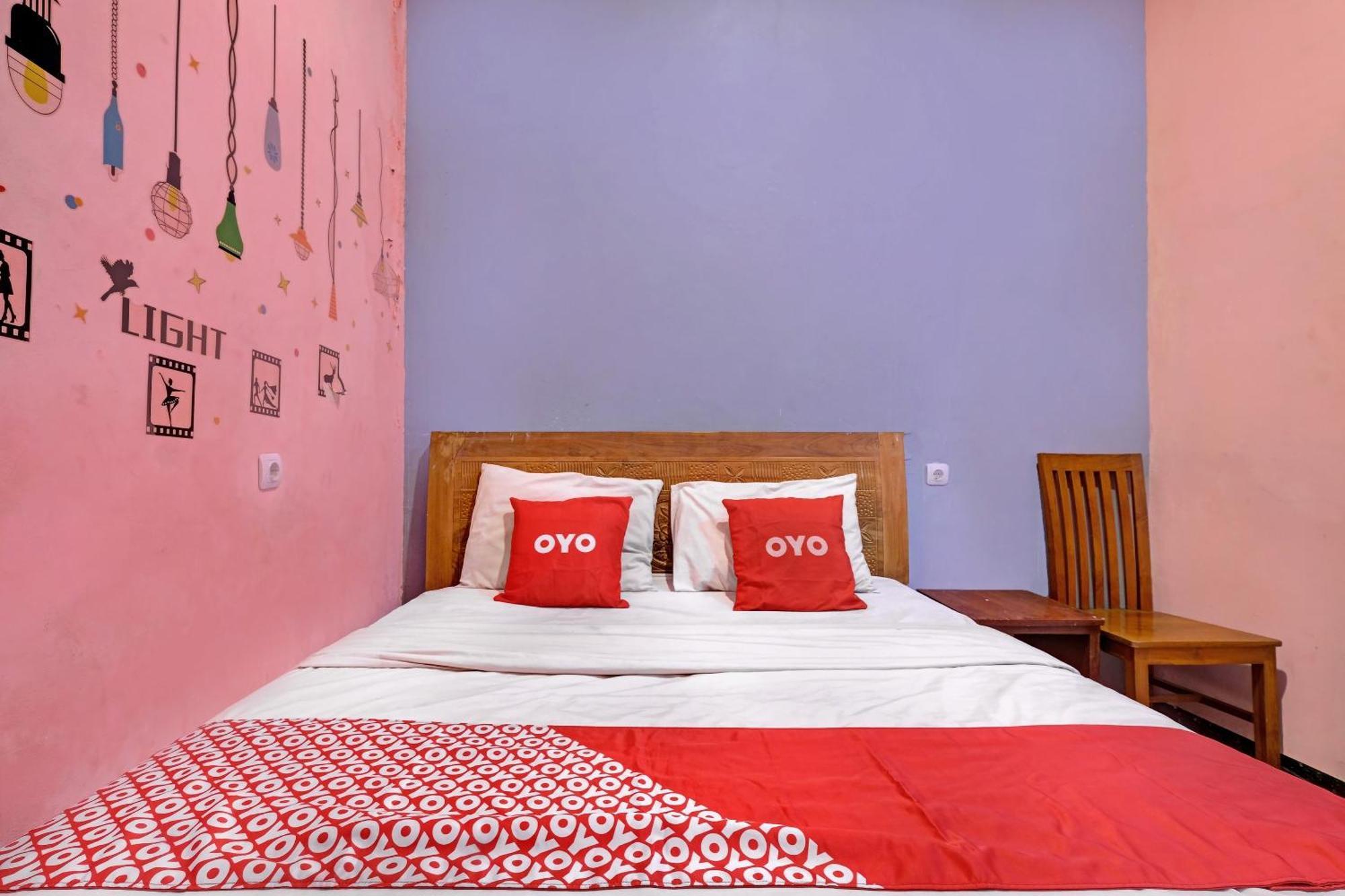 Oyo Life 92877 Hotel Rainbow 7296 Семаранг Екстериор снимка