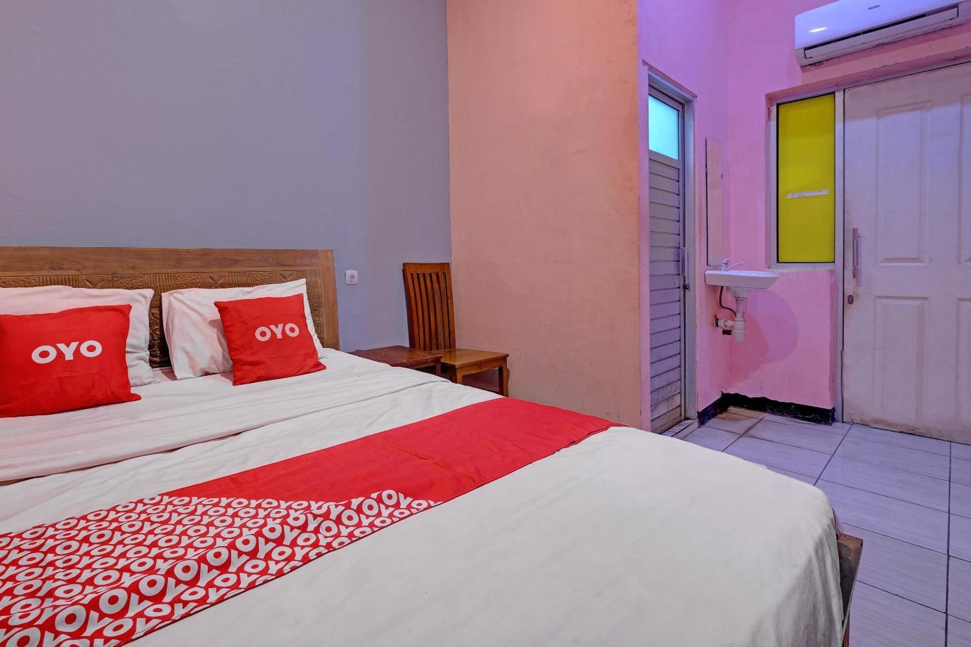 Oyo Life 92877 Hotel Rainbow 7296 Семаранг Екстериор снимка