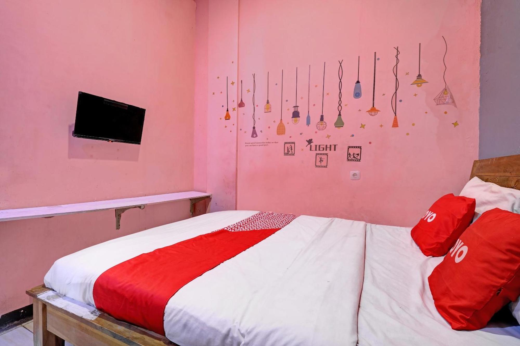Oyo Life 92877 Hotel Rainbow 7296 Семаранг Екстериор снимка