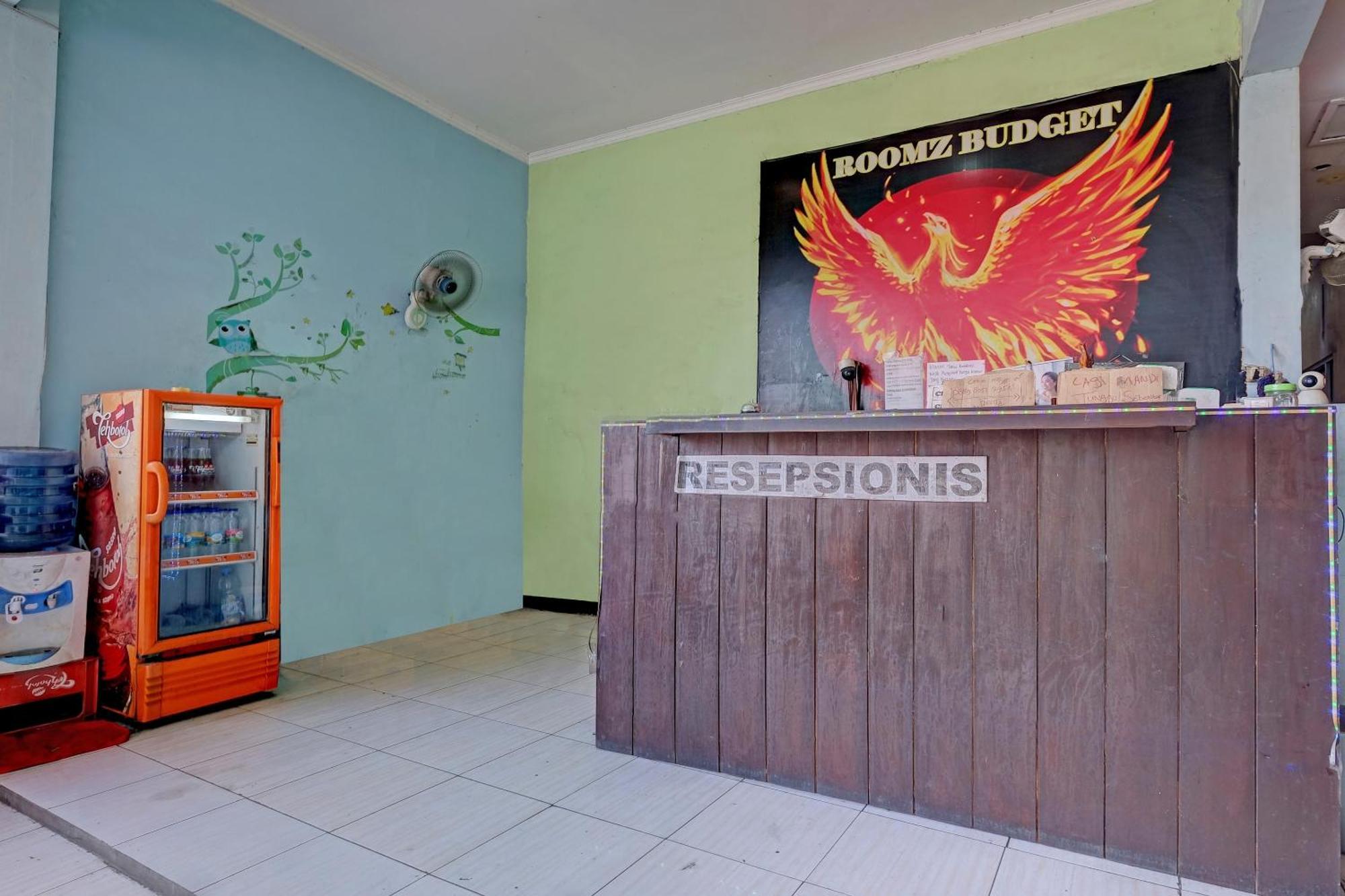 Oyo Life 92877 Hotel Rainbow 7296 Семаранг Екстериор снимка