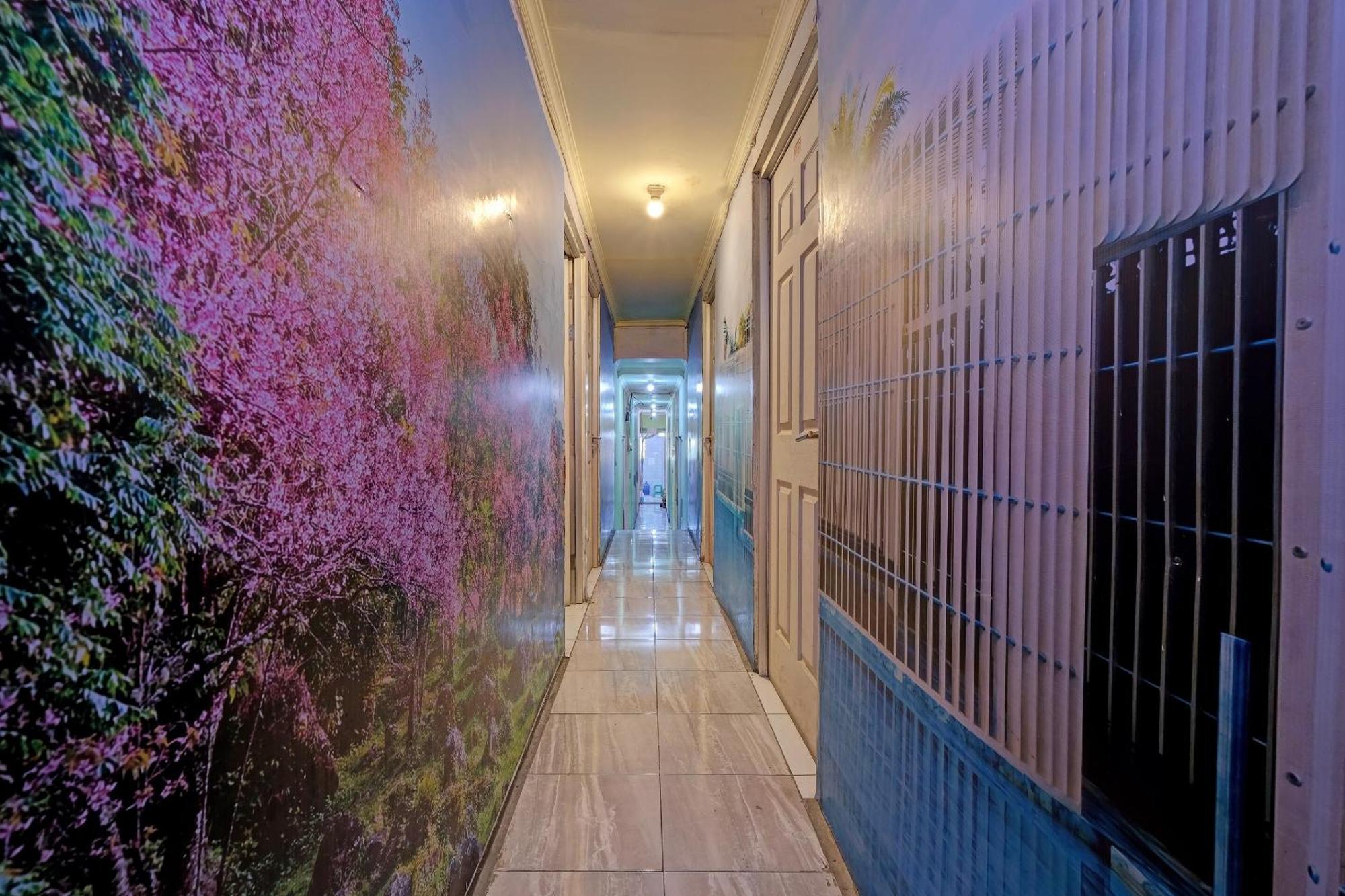 Oyo Life 92877 Hotel Rainbow 7296 Семаранг Екстериор снимка