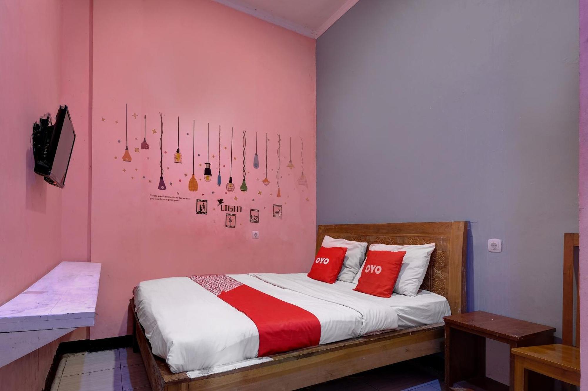 Oyo Life 92877 Hotel Rainbow 7296 Семаранг Екстериор снимка