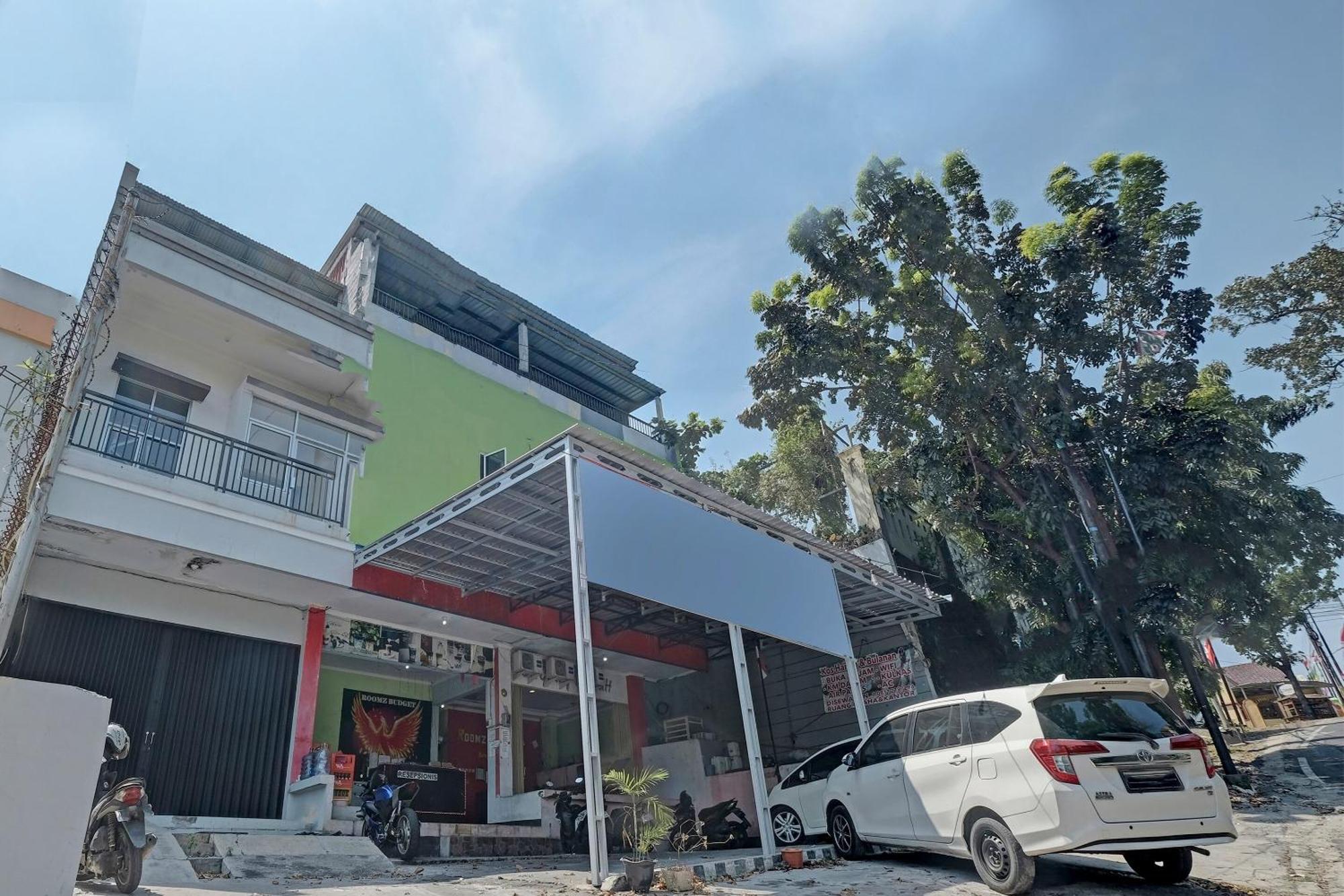 Oyo Life 92877 Hotel Rainbow 7296 Семаранг Екстериор снимка
