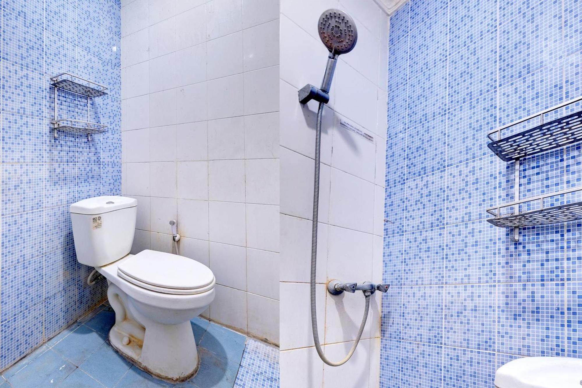 Oyo Life 92877 Hotel Rainbow 7296 Семаранг Екстериор снимка