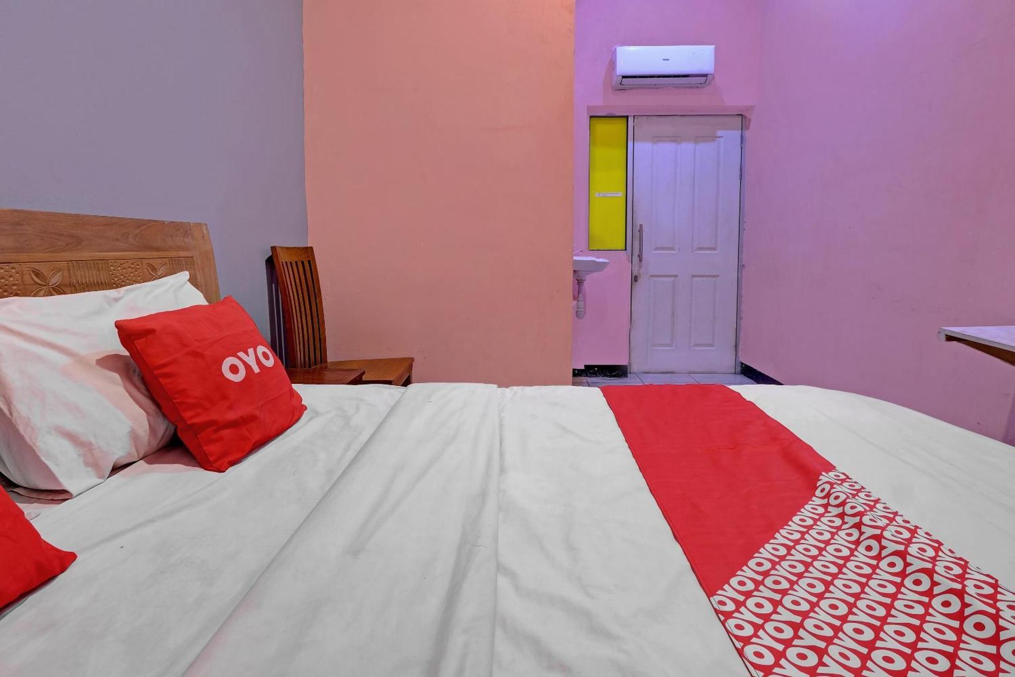 Oyo Life 92877 Hotel Rainbow 7296 Семаранг Екстериор снимка