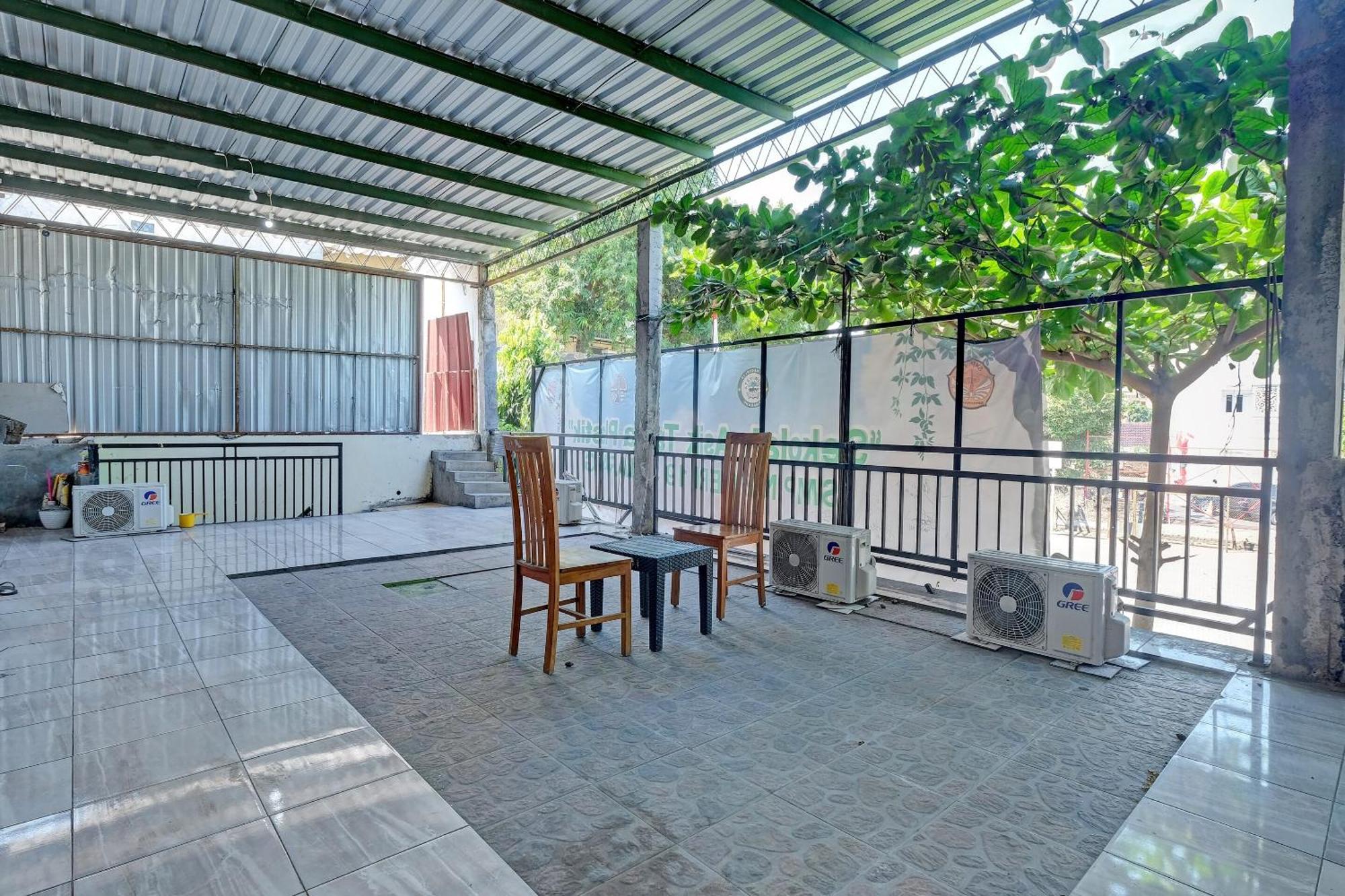 Oyo Life 92877 Hotel Rainbow 7296 Семаранг Екстериор снимка